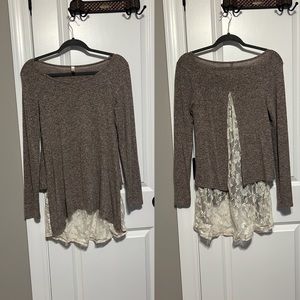 Magic Fit Size M beautiful Light Top with Floral Lace